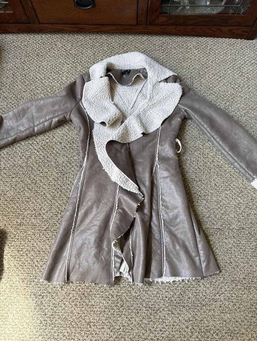 brown y2k faux leather full body jacket with white shearling collar and lining